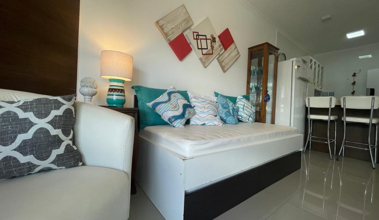 6B30A364-FF95-4AFB-A6B4-9F277F4988C9