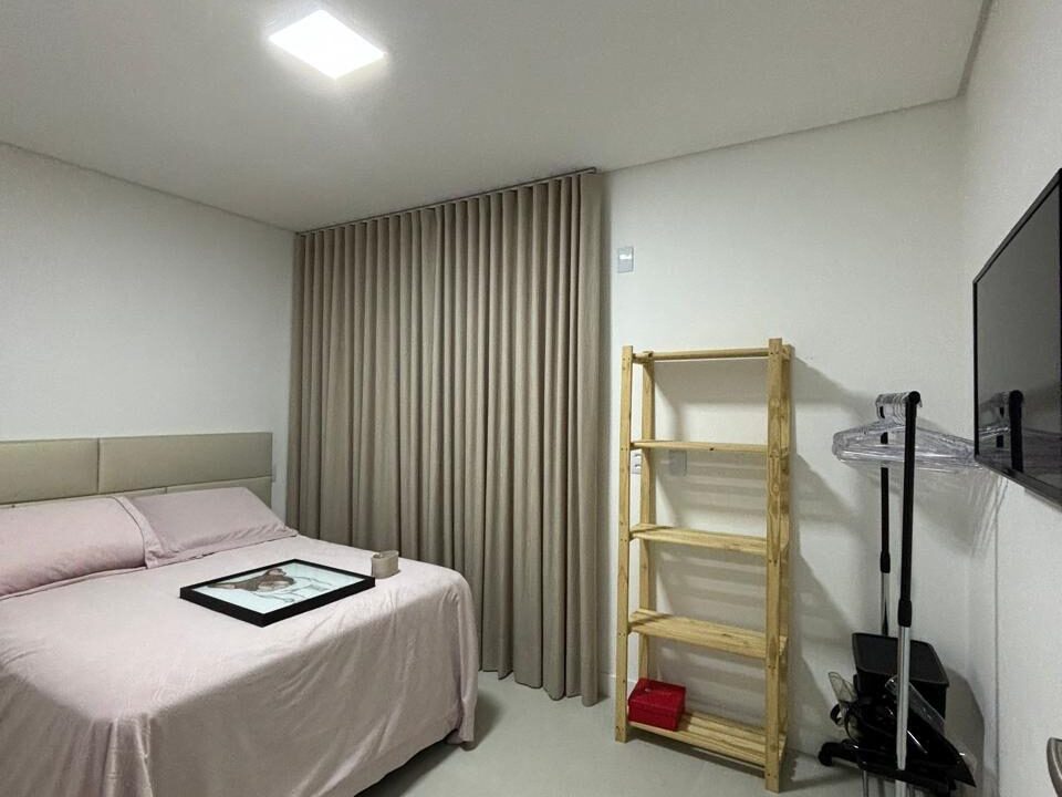 6C24F8CE-8A45-4DA0-8D09-C2A6BCBD78E9