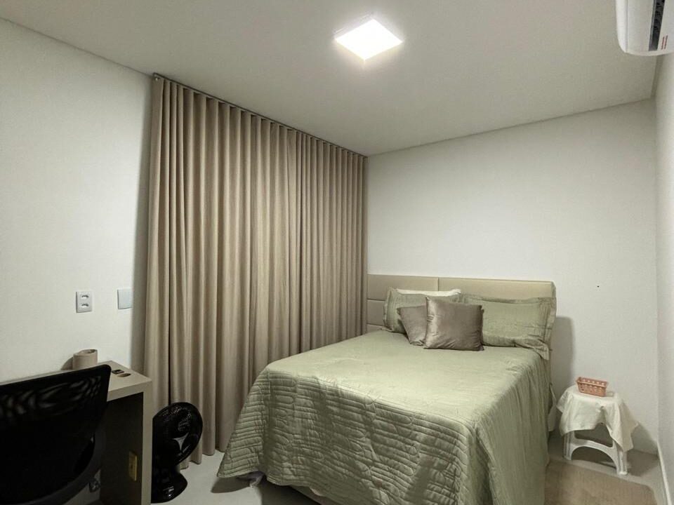 B9176F0A-14AC-4E82-BFA3-DEE6123FD3BB