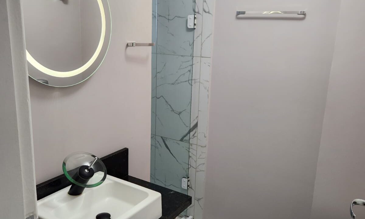 5AEBA088-B333-4E73-8F85-60ABC30A632F