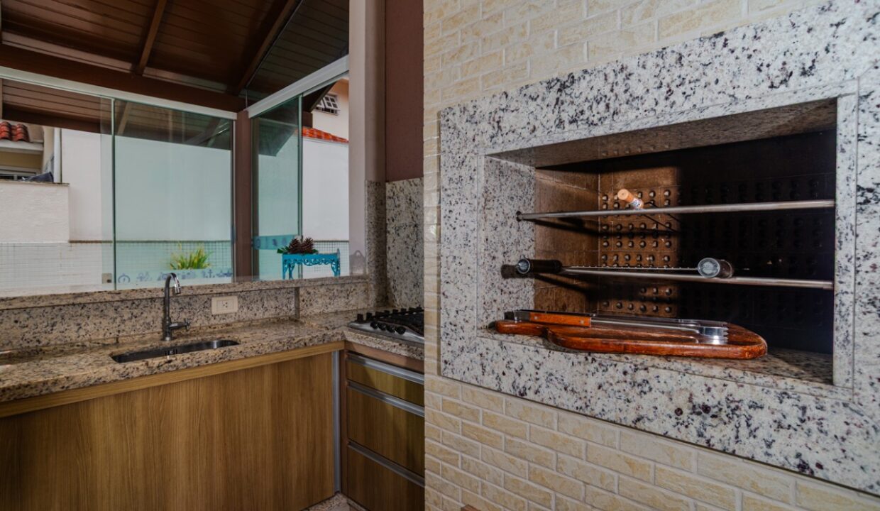 2DFEEAF8-6385-4B35-A0FB-3CBF40C2754E