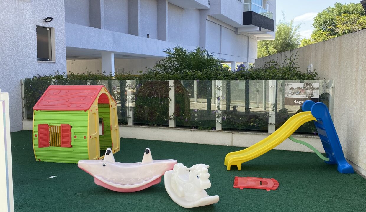 FE9B4C2F-1D90-4B63-926B-9DDA8FCEB6AE