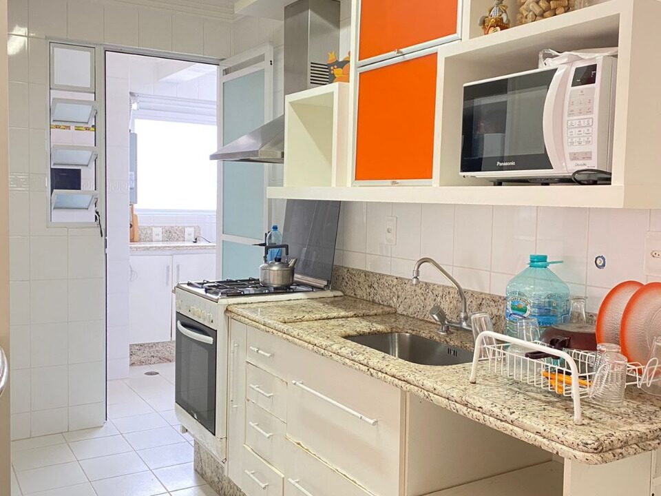 DCB24B9C-2A3A-4D00-A389-9C12E0A10DE4