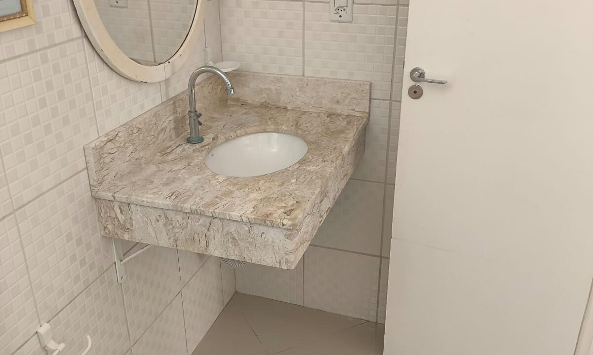 0617DB5F-30BB-4CFF-9845-28694DA95644