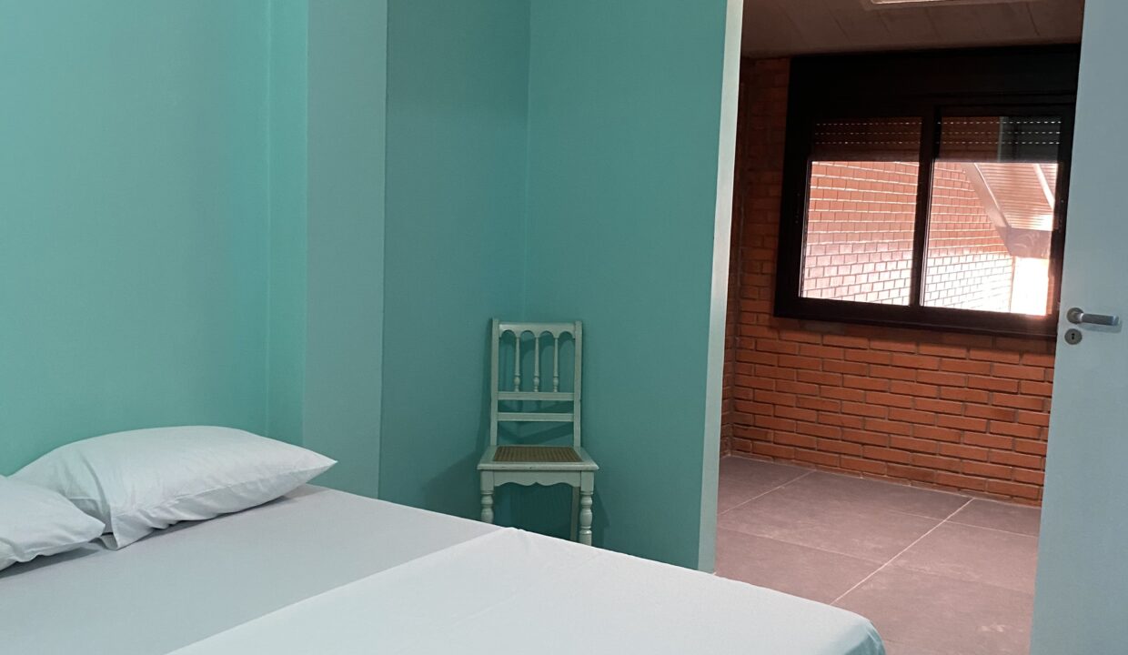 1744FC21-E0E8-439B-858B-2A6ABA3C5B21