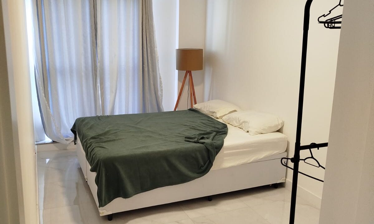 33F9DF04-4983-4733-A47B-6885134004E6