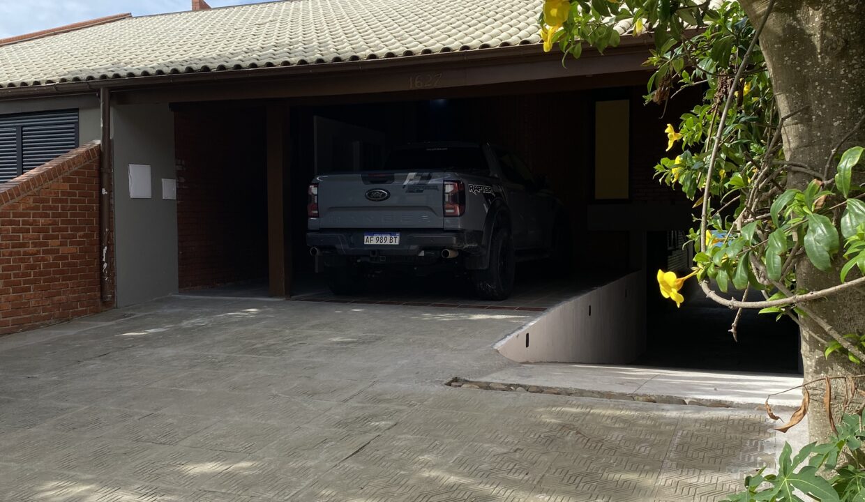 C31E25A7-AA21-478D-AF44-10F06FD14E43