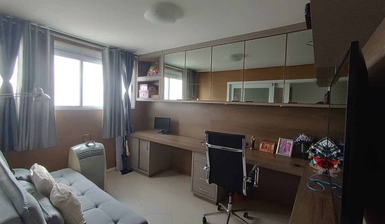 400F978C-13FE-4B5D-ADFC-793F2FC715F8