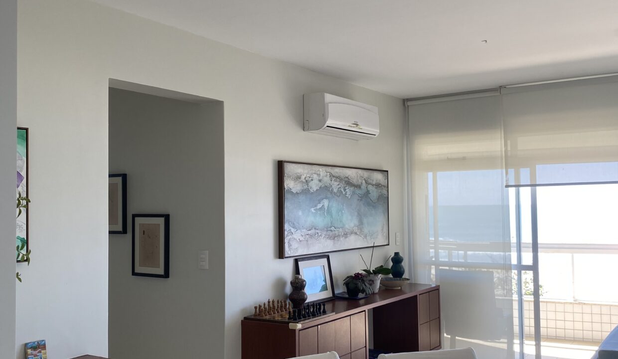 5495A821-99A4-4F8E-858C-BB9D8793B301