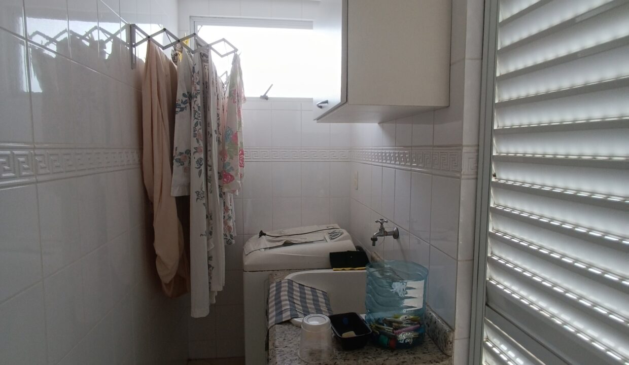 75498A97-EBC8-483A-B8CE-50544B3F4E61