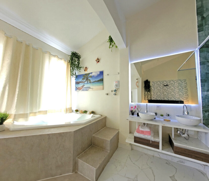 22B4BAE0-2C75-48B8-8E2B-BC6768B5BD4A